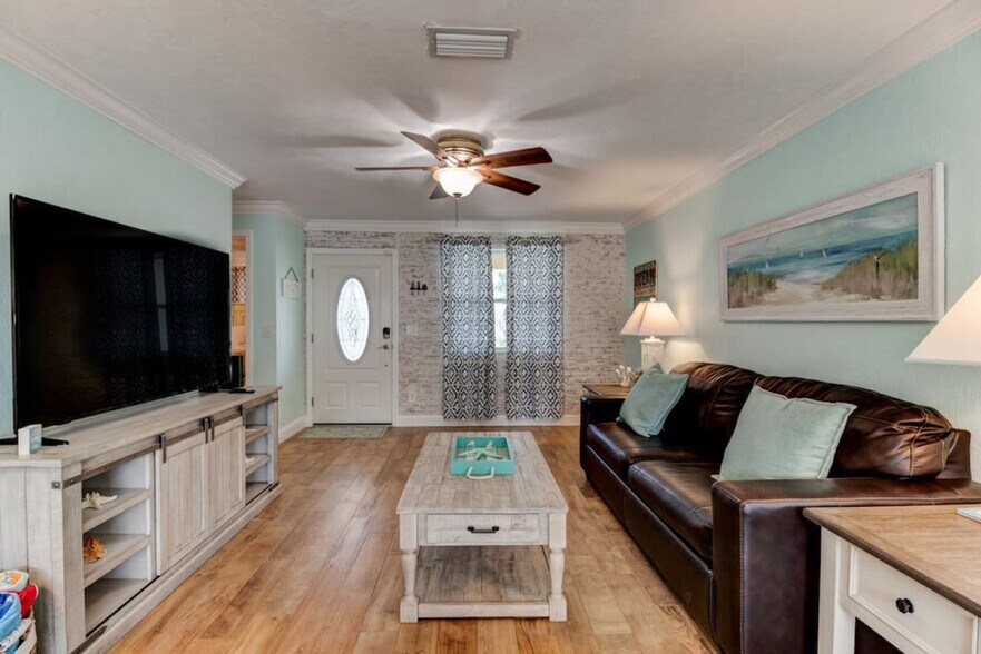 Building Photo - 4013 S Peninsula Dr