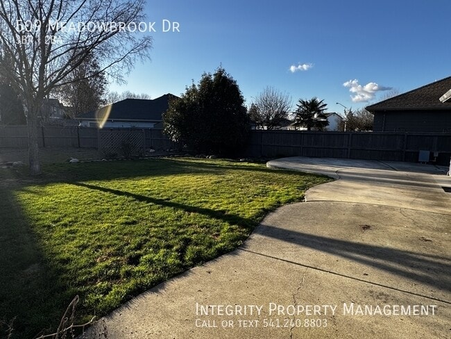 Building Photo - 509 Meadowbrook Dr