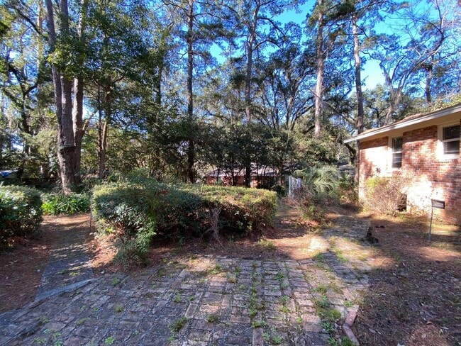 Building Photo - 1509 Raa Ave