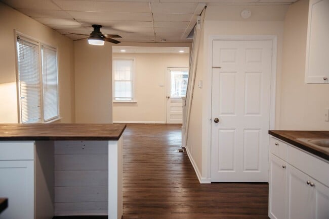 Building Photo - 5972 Pine St