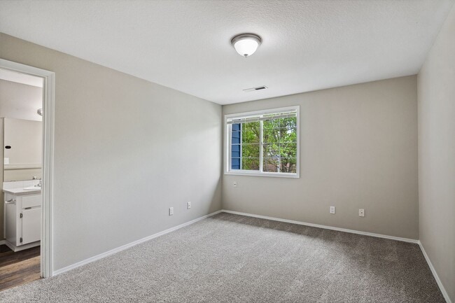 Building Photo - 6133SE