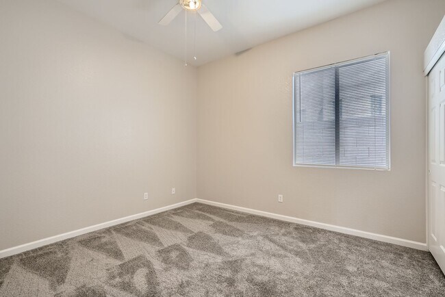 Building Photo - Amazingly beautiful one story house in Summerlin with pool!