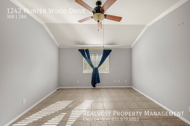 Building Photo - 1242 Hunter Wood Dr