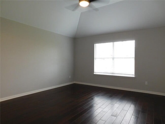 Building Photo - 651 Columbine Ave