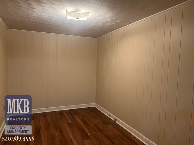 Building Photo - 4bd/3bth SW County Home
