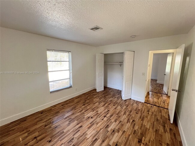 Building Photo - 1406 Arpeika St