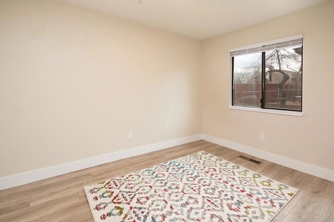 Building Photo - 3689 Grant Dr