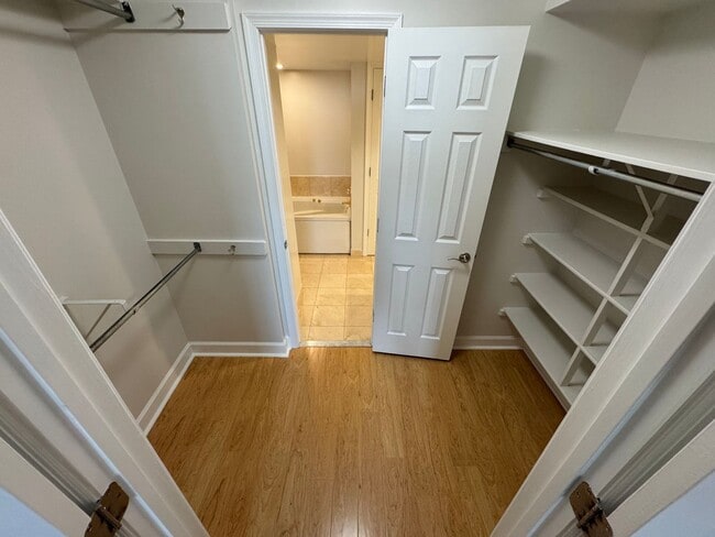 Building Photo - Bright And Spacious 2 Bed 2 Bath Condo In ...