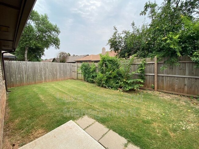 Building Photo - 2116 Buena Vida Ln