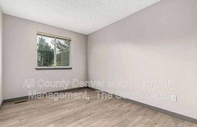 Building Photo - 10172 Woodrose Ln
