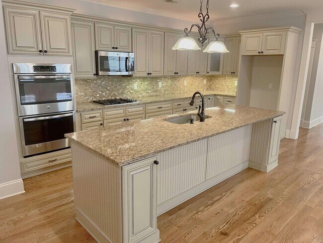 Building Photo - 1820 Enclave Hollow Ln E