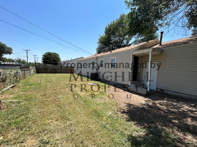 Building Photo - Welcome to 4103 S. Lipscomb! Charming 4 be...