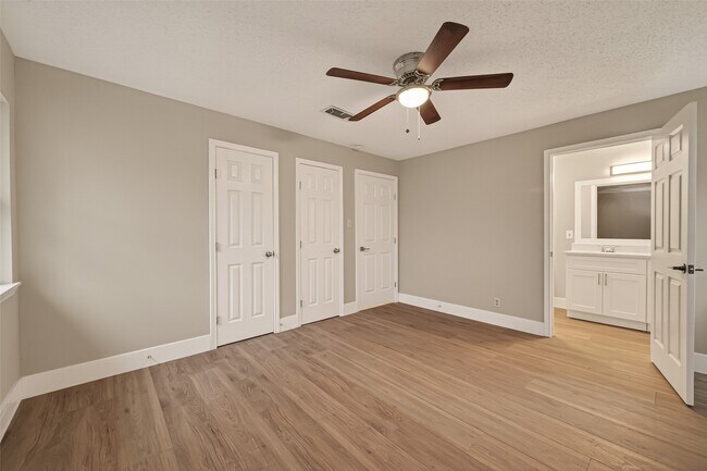 Building Photo - 5833 Southlea St