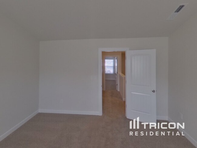 Building Photo - 3427 Quintana Dr