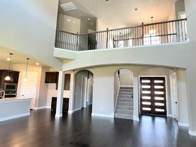 Building Photo - Georgeous 5-Bedroom in the Three Points Community