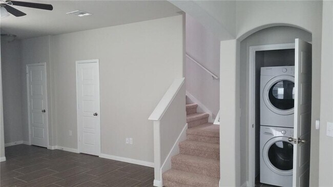 Building Photo - 517 N Heatherwilde Blvd