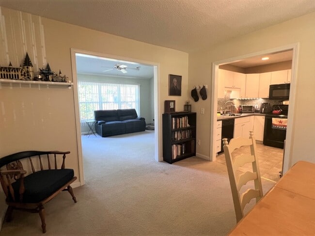 Building Photo - 305 Woodgreen Dr