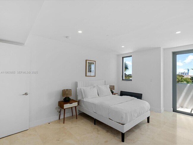 Building Photo - 155 N Shore Dr