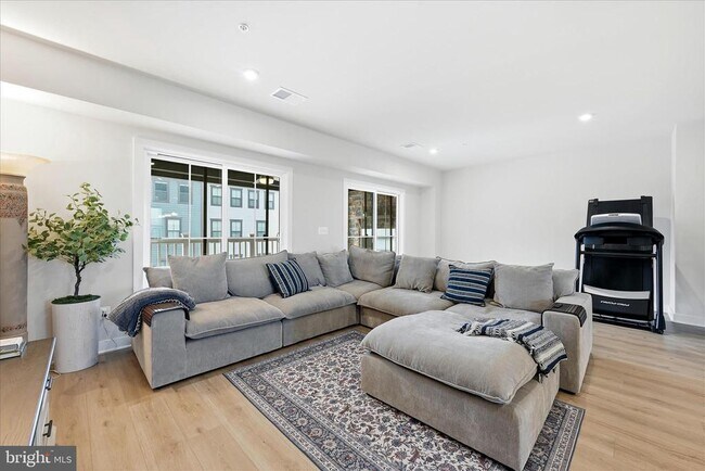 Building Photo - 14447 Albemarle Point Pl