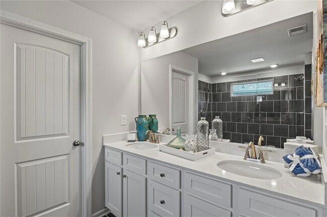 Building Photo - 213 Chiswick Lp