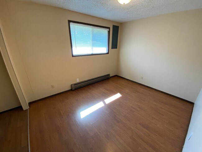 Building Photo - 111 W 12th Ave