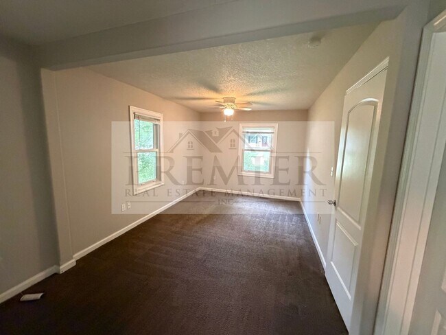 Building Photo - 504 N Westwood Dr
