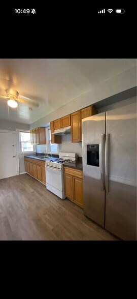 Building Photo - 658 E 28th St