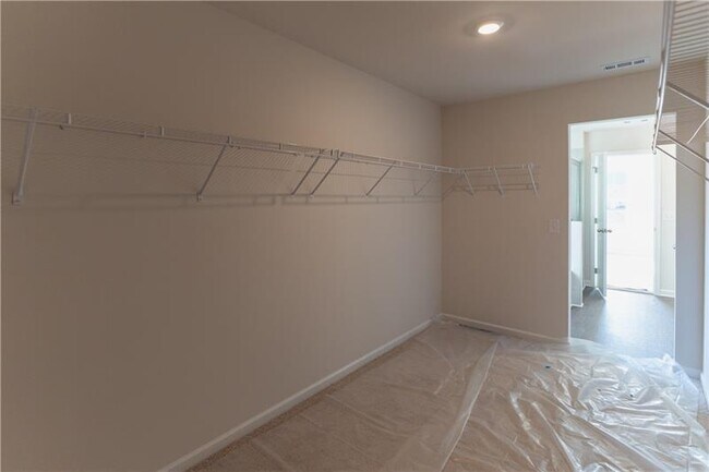 Building Photo - 530 River Run Dr