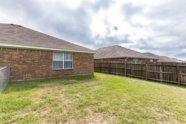 Building Photo - 319 Cedar Ridge Dr