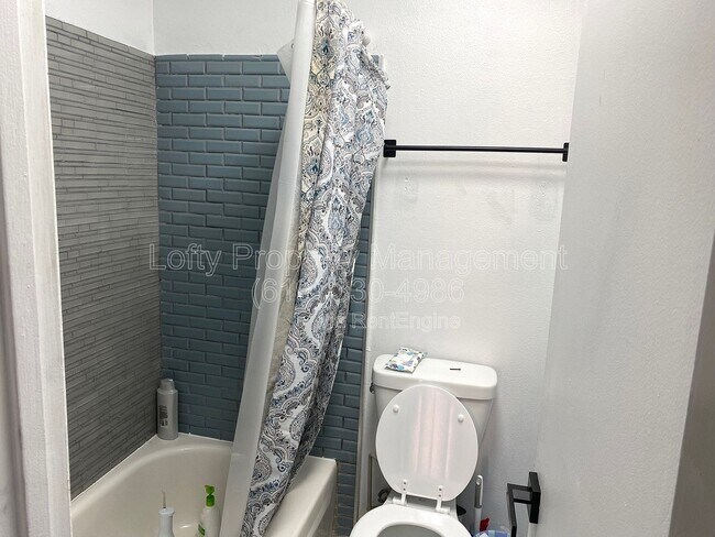 Building Photo - 3254 Ashford St