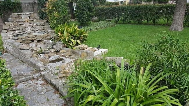 Building Photo - 316 1/2 E 7th Street Unit