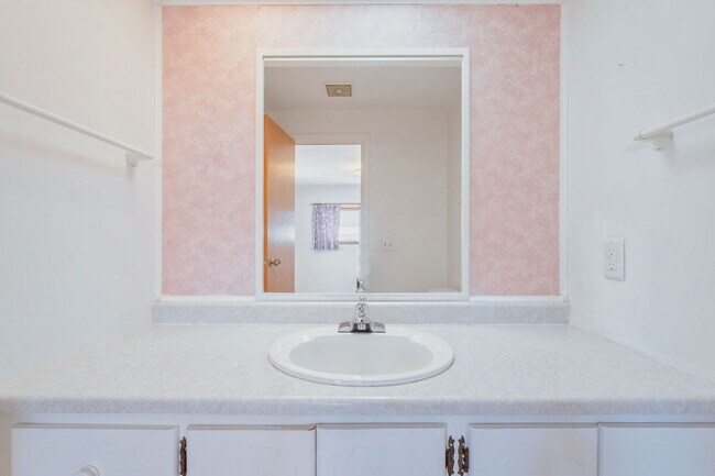 Building Photo - 10675 N Kilimanjaro Ave