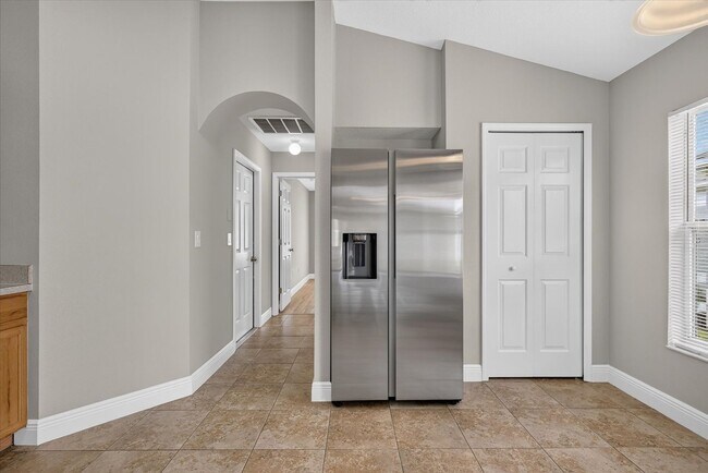Building Photo - 557 Lindsay Anne Ct