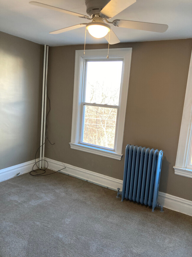 Building Photo - 406 Wabana St