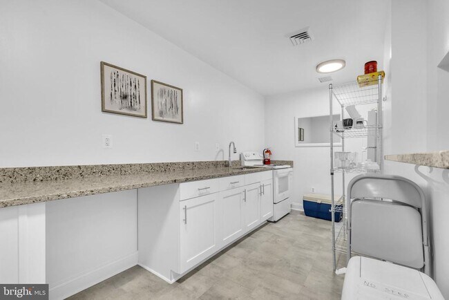 Building Photo - 1225 Martha Custis Dr