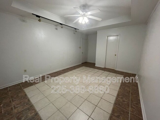 Building Photo - 9147 Fox Run Ave