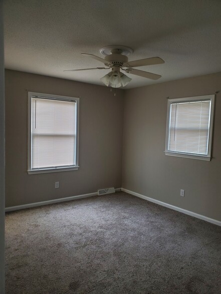 Building Photo - 801 Applewood St