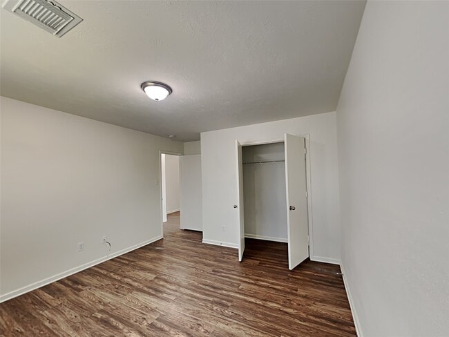 Building Photo - 4407 Crossvine Ave
