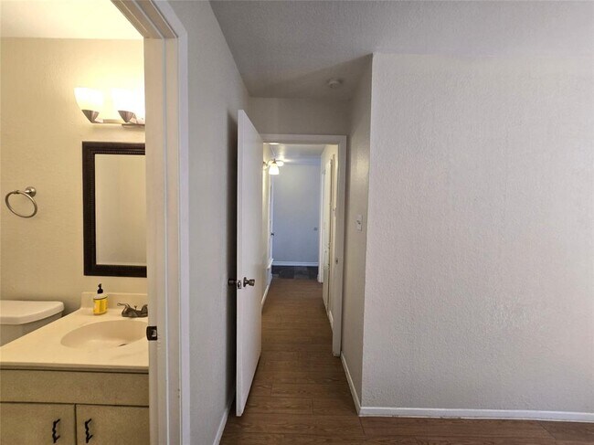 Building Photo - 2600 Penny Ln