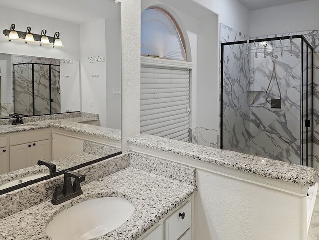 Building Photo - 5325 Center Hill Dr