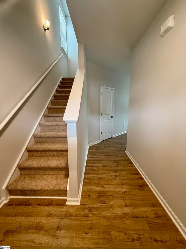 Building Photo - 141 Gervais Cir