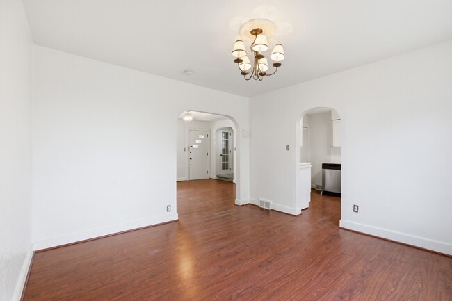Building Photo - 240 Ridgewood Ave