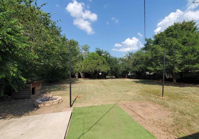 Building Photo - 4402 Phillips Dr