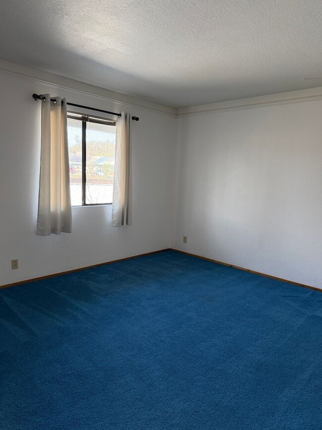 Building Photo - Jackson Townhome