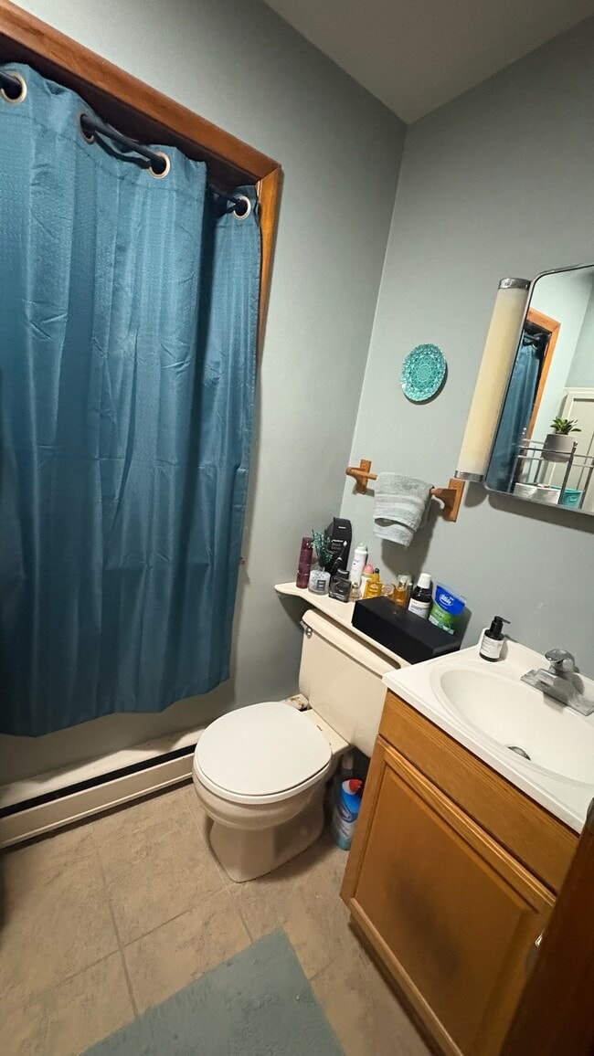 Building Photo - 1320 Main St