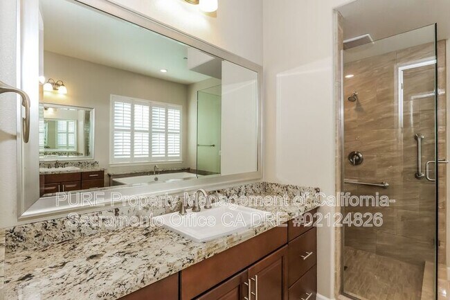 Building Photo - 5281 Brentford Way