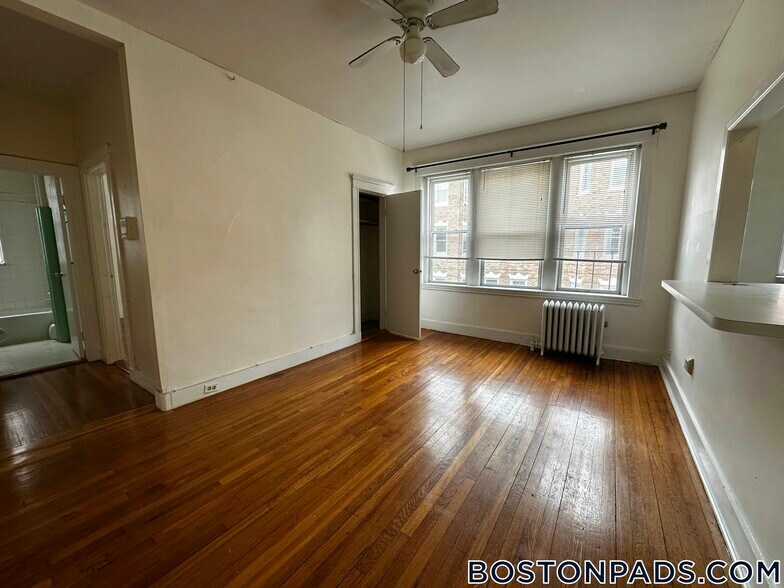 Building Photo - 229 Kelton St