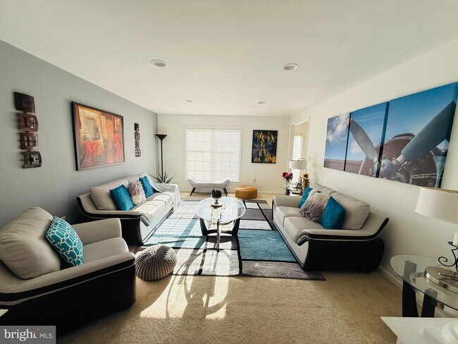 Building Photo - 16108 Kennedy St