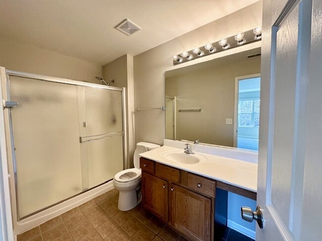 Building Photo - Excellent 2 Bedroom Plus Huge Loft  2.5 Bath and 2 car attached garage