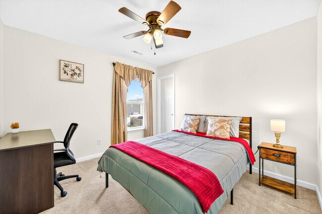 Building Photo - 4663 Bayview Dr